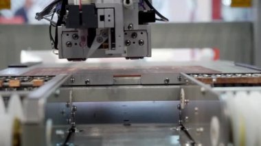 Elektronik mikro devrelerin üretimi için otomatik işlem.