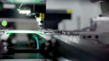 Elektronik mikro devrelerin üretimi için otomatik işlem.