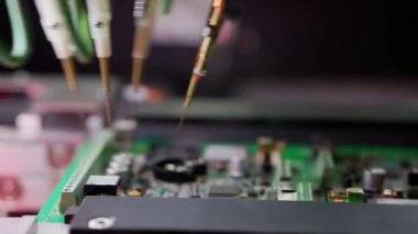 Üretimde elektronik bileşenlerin üretimi.