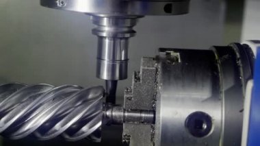 Bir CNC metal çalışma makinesinin işi.