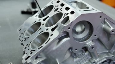 Bir koordinat ölçüm makinesi ile piston silindirlerinin ölçümü.