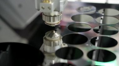Metalden plazma lazer kesimi.