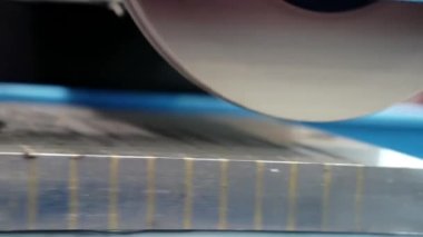 Öğütme makinesinin mekanik işleyişi.