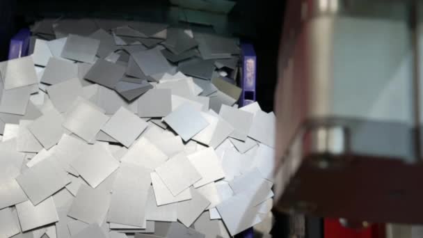 Der Prozess der Herstellung von Metallplatten in der Produktion. — Stockvideo