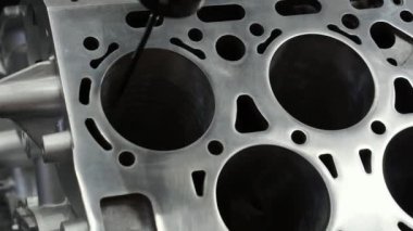 Bir koordinat ölçüm makinesi ile piston silindirlerinin ölçümü.