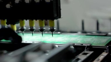 Elektronik mikro devrelerin üretimi için otomatik işlem.