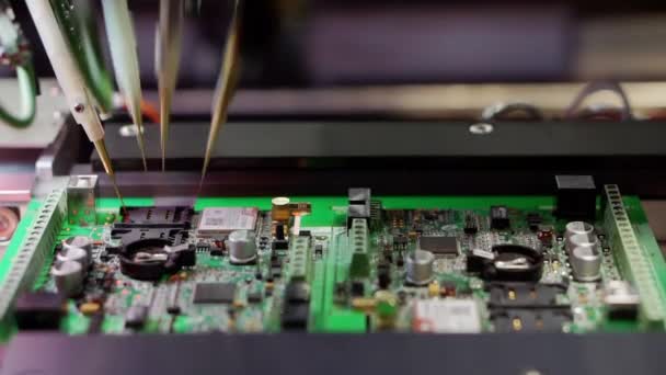 Виробництво електронних компонентів у виробництві . — стокове відео