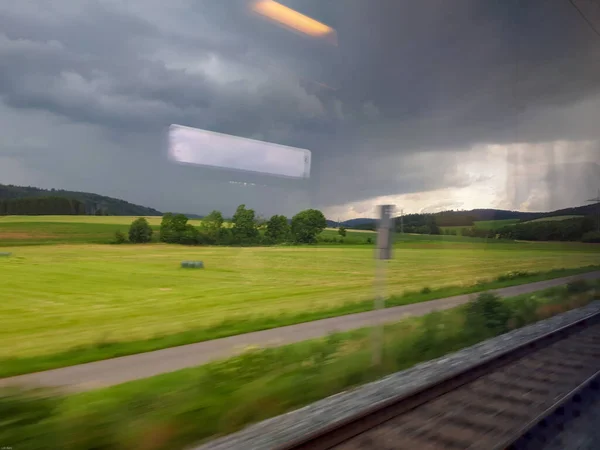 Kırsal Kesimde Demiryolu Hareket Halinde Almanya Tren Penceresinden Manzara — Stok fotoğraf