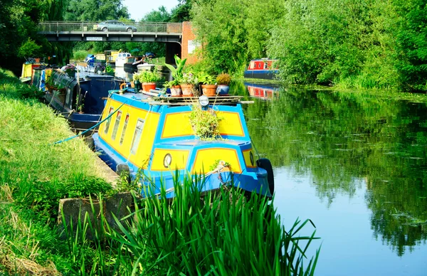 강 캠, 영국 Narrowboats — 스톡 사진