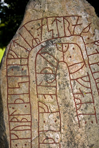 Inscripciones rúnicas en una piedra rúnica en Ljungby, Suecia —  Fotos de Stock