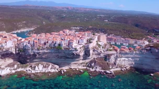Αεροφωτογραφία Της Πόλης Bonifacio Ένα Βράχο Στην Κορσική Κατά Διάρκεια — Αρχείο Βίντεο