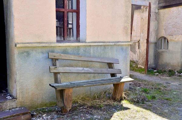 Vieux Banc Bois Mystique Dans Endroit Abandonné Banc Inhabituel Dans — Photo