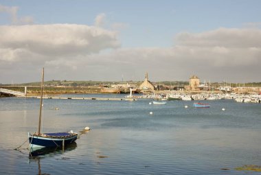 Mavi botlu Camaret Limanı