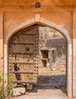 Eski kapalı kapı