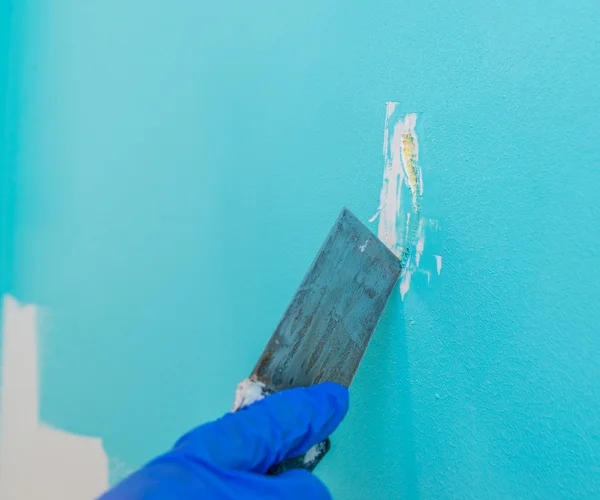 Farbe von der Wand entfernen — Stockfoto