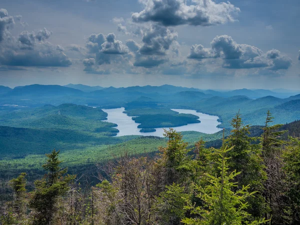 Panaroma of Adirondack vuoret — kuvapankkivalokuva