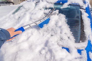 Araba vücut kar kaldırma