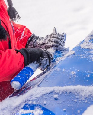 Araba vücut kar kaldırma