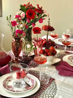 Çiçekli yaz masası ayarı