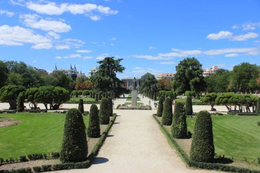 Ünlü El Retiro parkı Madrid şehrinin en büyük parklarından biridir.. 