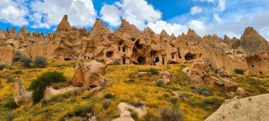 Zelve Açık Hava Müzesi 'nin muhteşem manzarası. Z12 tarihi hava müzesinin muhteşem resimleri. İnanılmaz bir mağara evi. Nevsehir - Türkiye