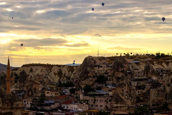 Cappadocia Turecko Horkovzdušné Balóny Obloze Dopoledních Hodinách Cestovní Ruch Turecku — Stock fotografie