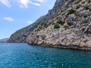 Olimpos antik kenti yakınlarındaki gizli koylar. Tekne turu. Tekne turunun ziyaret ettiği sakin ve sessiz körfezler. Caretta Carettas 'ın yumurtladığı koylar.