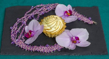 Baqckground ve kartpostallar için arşiv çiçekleri olan tatlı çöl