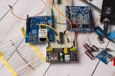 Elektronik bileşenler, yoğunlaştırıcılar, arduino