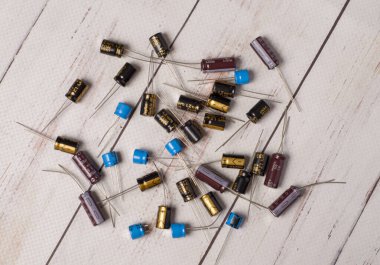 Elektronik bileşenler, yoğunlaştırıcılar, arduino