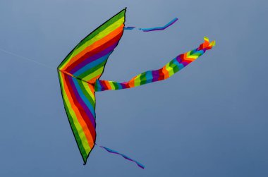 Uçurtma gökyüzünde uçuyor