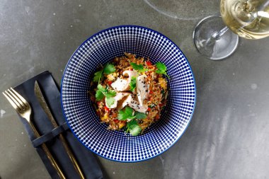 Tom Yum Kalamar Kızarmış Pirinç