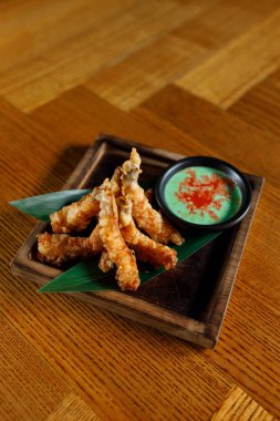 Tempura kaplan karidesi ve wasabi mayonezi.