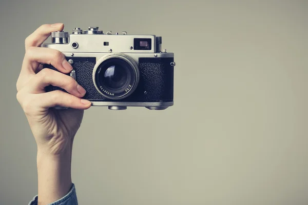 Woman's hand with retro camera. Vintage look — Stock Photo, Image
