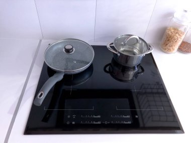 Mutfak ocağı evin içinde. Elektrik Mutfağı Fırını. Mutfak Tasarımı.