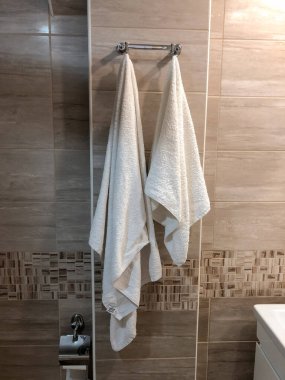 Banyoda banyo havluları.
