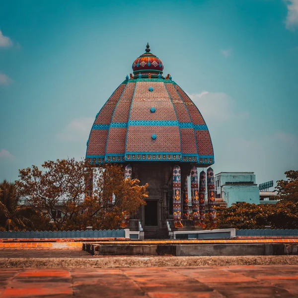 Valluvar Kottam, klasik Tamil şair-filozof Valluvar 'a adanmış Chennai' deki bir anıttır. Güney Hindistan, Chennai 'de yer almaktadır.