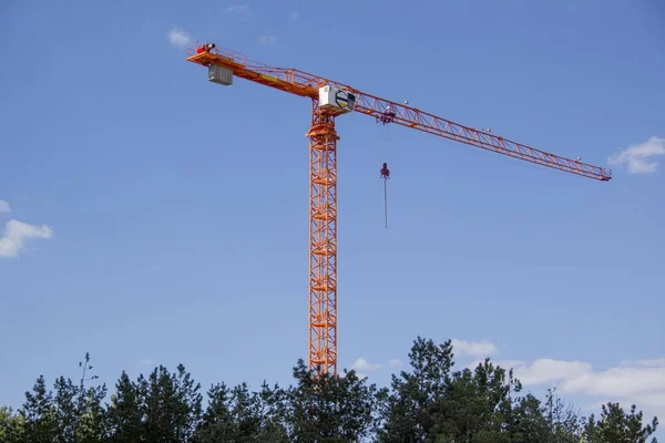 Red Construction Crane Trees New Buildings Construction Houses New Apartments — Stock Photo, Image