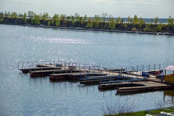 Пустой Причал Лодки Водные Лодки Речные Прогулки Водный Отдых Яхтинг — стоковое фото