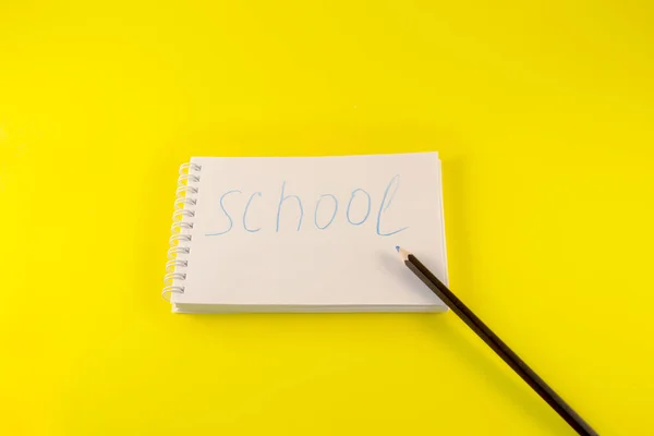 Szkoła, notatnik ze szkołą inskrypcji — Zdjęcie stockowe