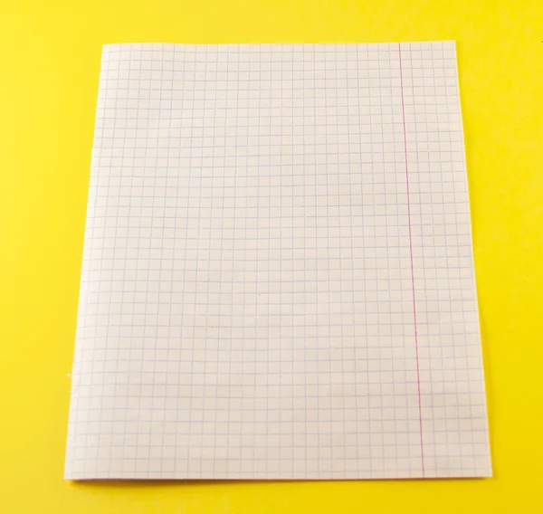 Блокнот, блокнот, на жовтому фоні, вигляд зверху копіювання простору . — стокове фото