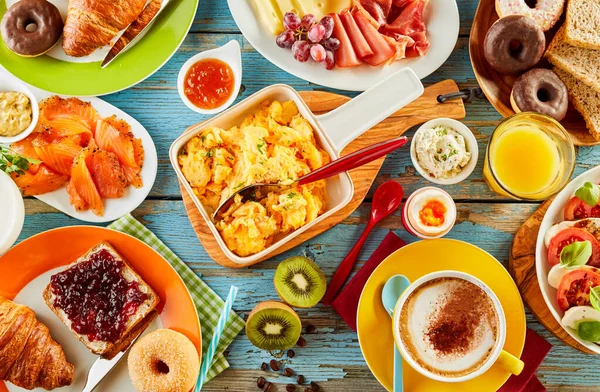 Colorida Selección Saludable Alimentos Para Desayuno Con Salmón Ahumado Ensalada — Foto de Stock