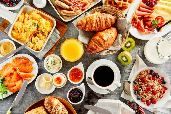 Amplia Selección Alimentos Para Desayuno Una Mesa Con Muesli Huevos — Foto de Stock