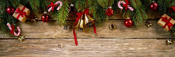 Ramitas Abeto Navidad Adornadas Con Campanas Adornos Sobre Fondo Madera —  Fotos de Stock