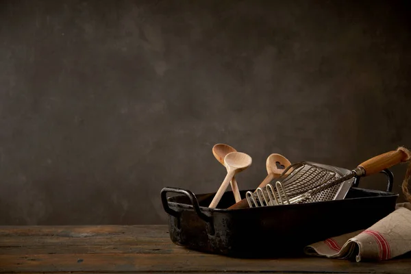 Stilleven Met Keukengerei Houten Tafel — Stockfoto