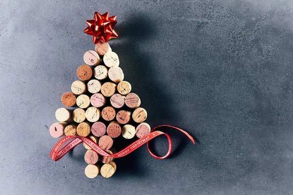 Uma Árvore Natal Feita Rolhas Garrafa Vinho Usadas Com Estrela — Fotografia de Stock