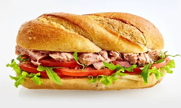 Sándwich Baguette Atún Fresco Con Tomate Lechuga Carne Aislada Sobre — Foto de Stock