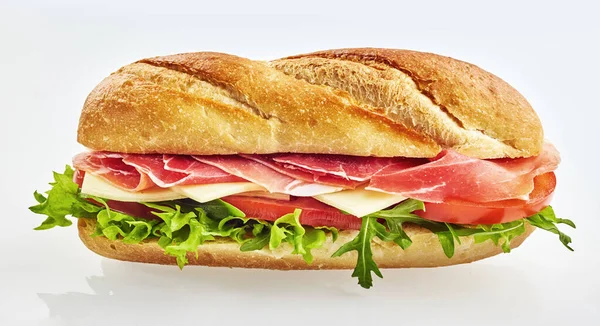 Sandwich Baguette Fresco Con Ensalada Jamón Queso Tomate Eruca Sativa — Foto de Stock