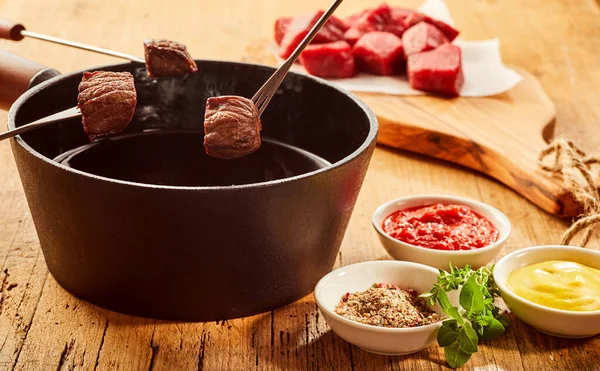 Spice Freca Muștar Ketchup Servit Fondue Carne Porții Friptură Vită — Fotografie, imagine de stoc