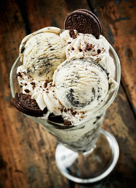 Yüksek Açılı Dondurmalı Dondurma Dondurması Scoops Cookies Cream Cream Oreo — Stok fotoğraf